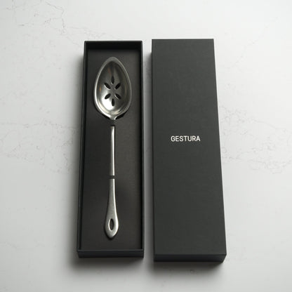Gestura 00 Kitchen Spoon - Silver - Blade & Board