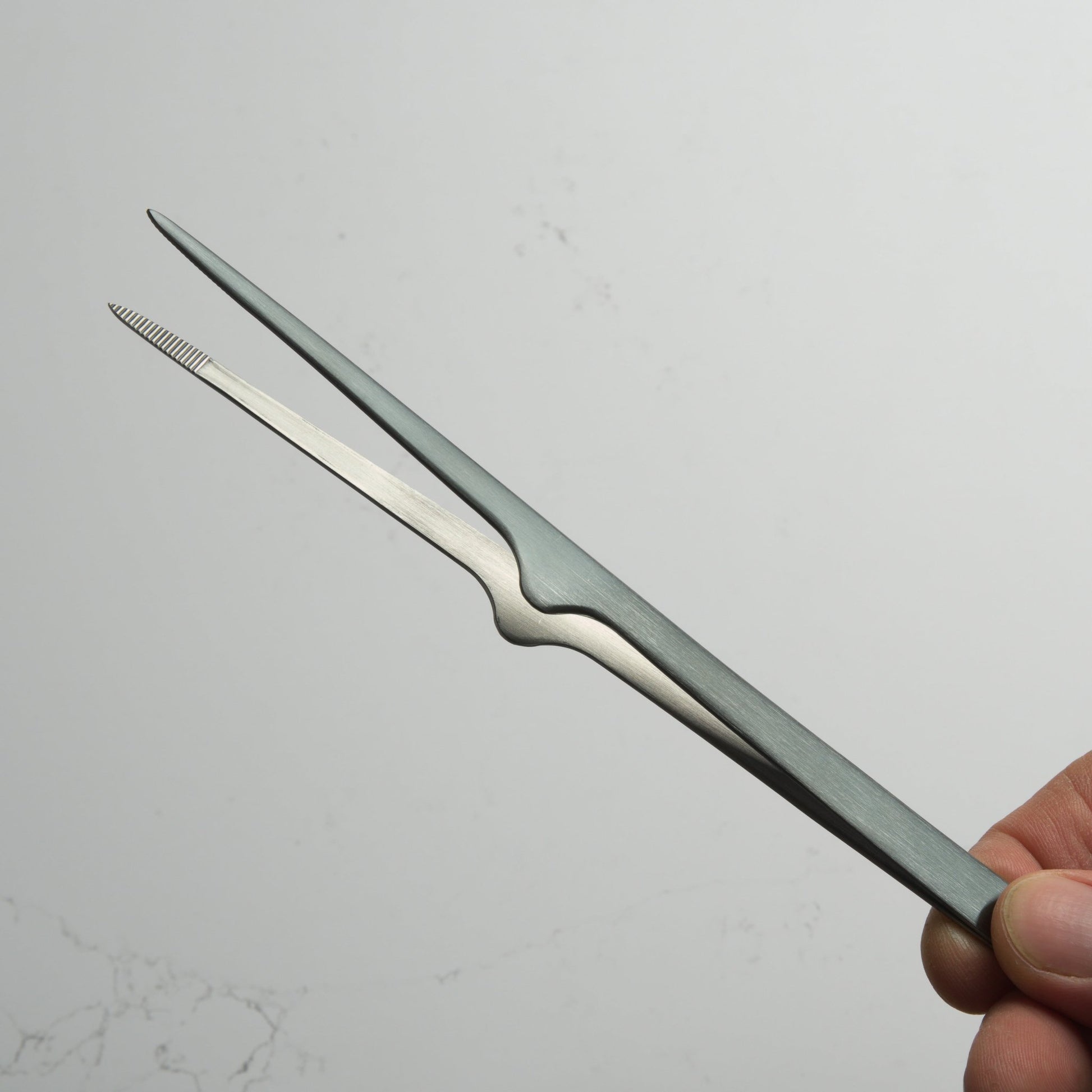 Gestura Petite Stando - Gunmetal - Blade & Board