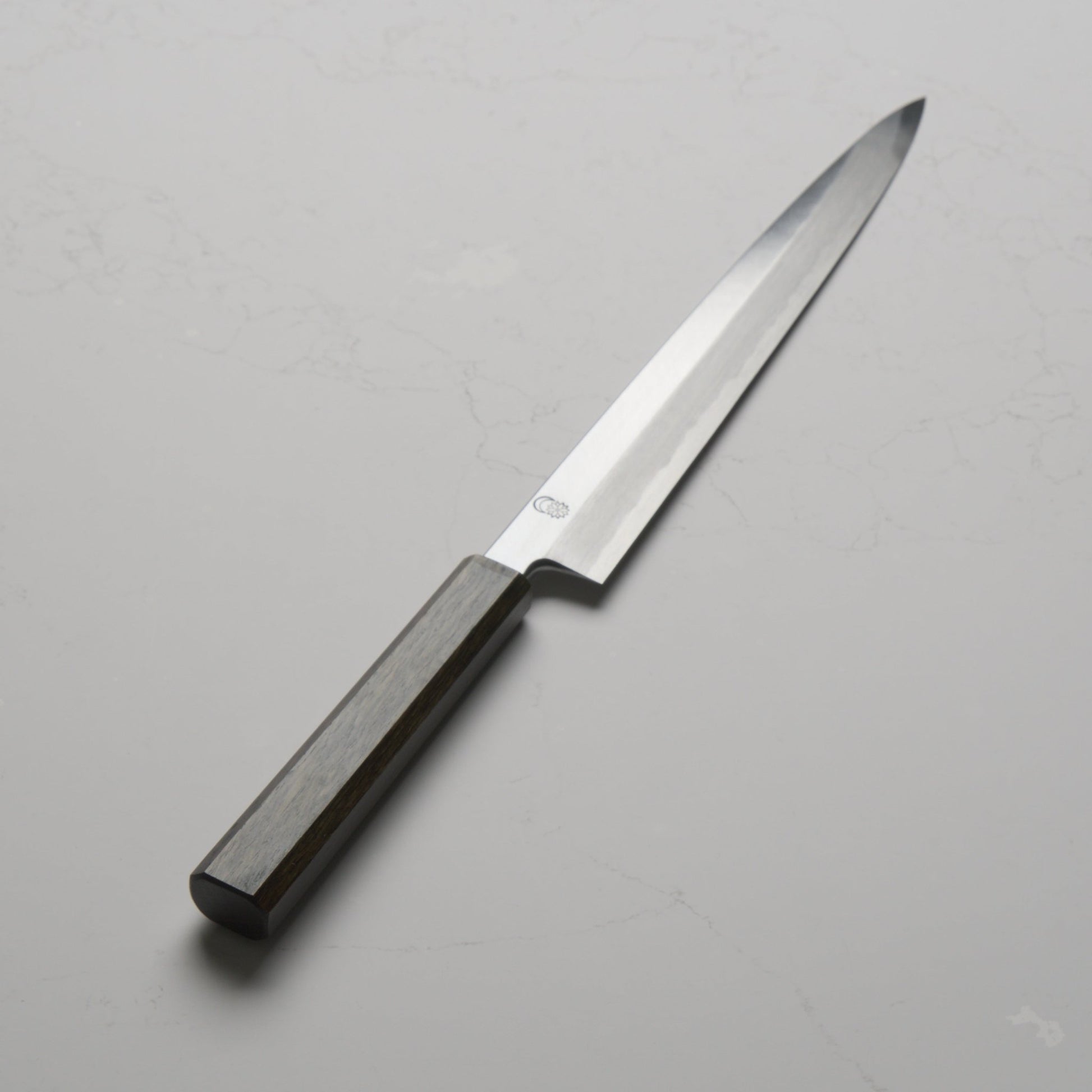 Sakai Kikumori Kikuzuki Kasumi Yanagiba 270mm - Blade & Board