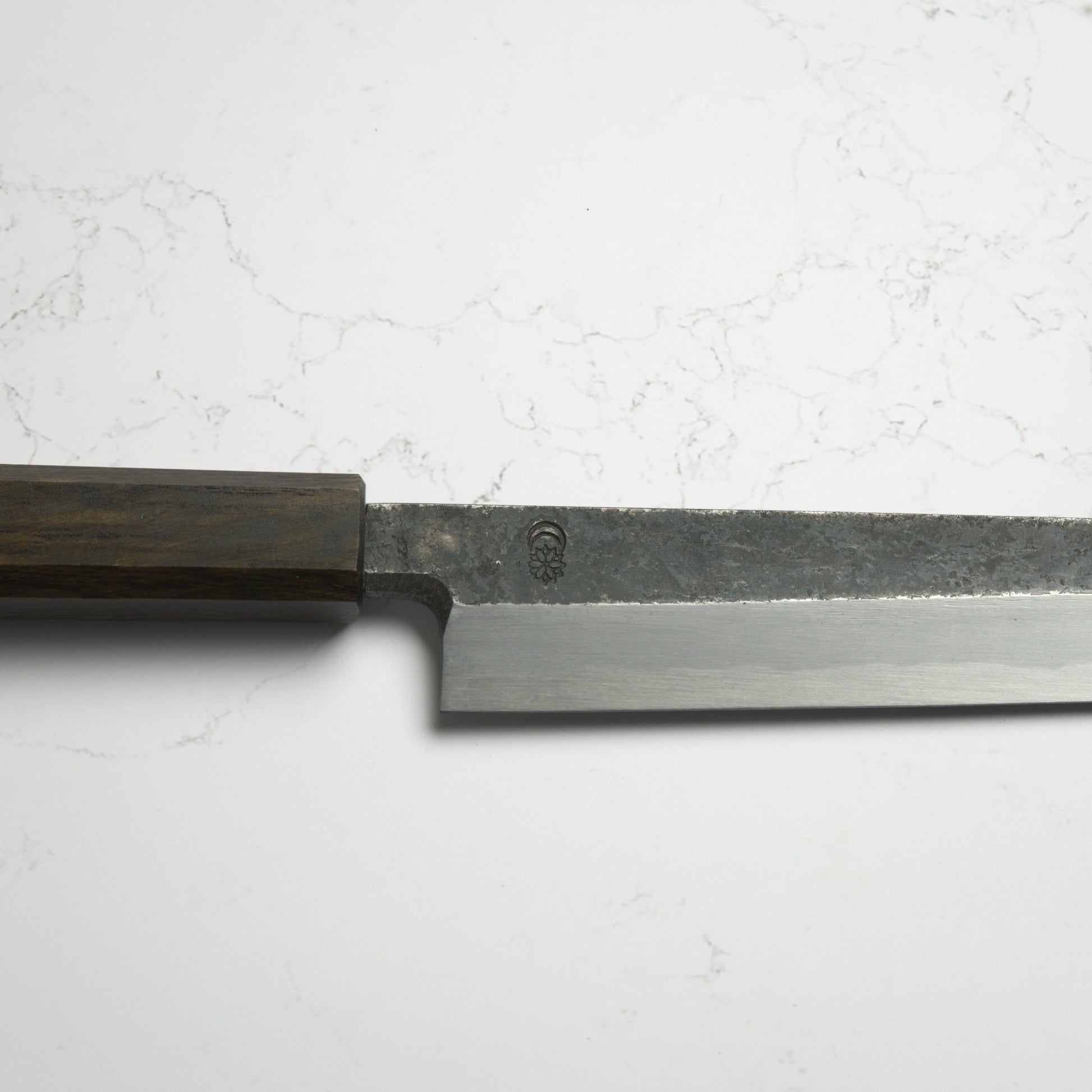 Sakai Kikumori Kikuzuki Kuro Yanagiba 270mm - Blade & Board